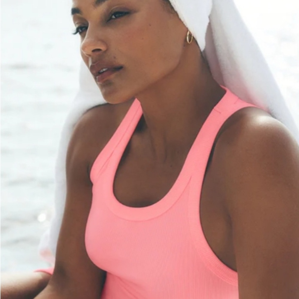 ALO Yoga Goddess Go To Tank Neon Bubblegum